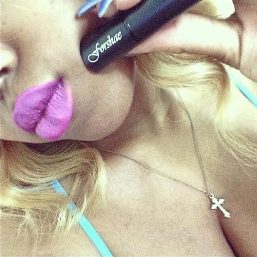 Cosmetics - Picture 5 of 6